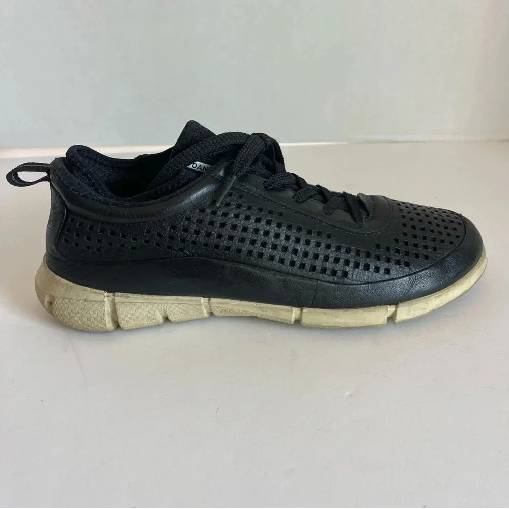 Ecco Danish Design Womens  Perforated Leather Lace Up Sneakers Sz 39 US 8.5